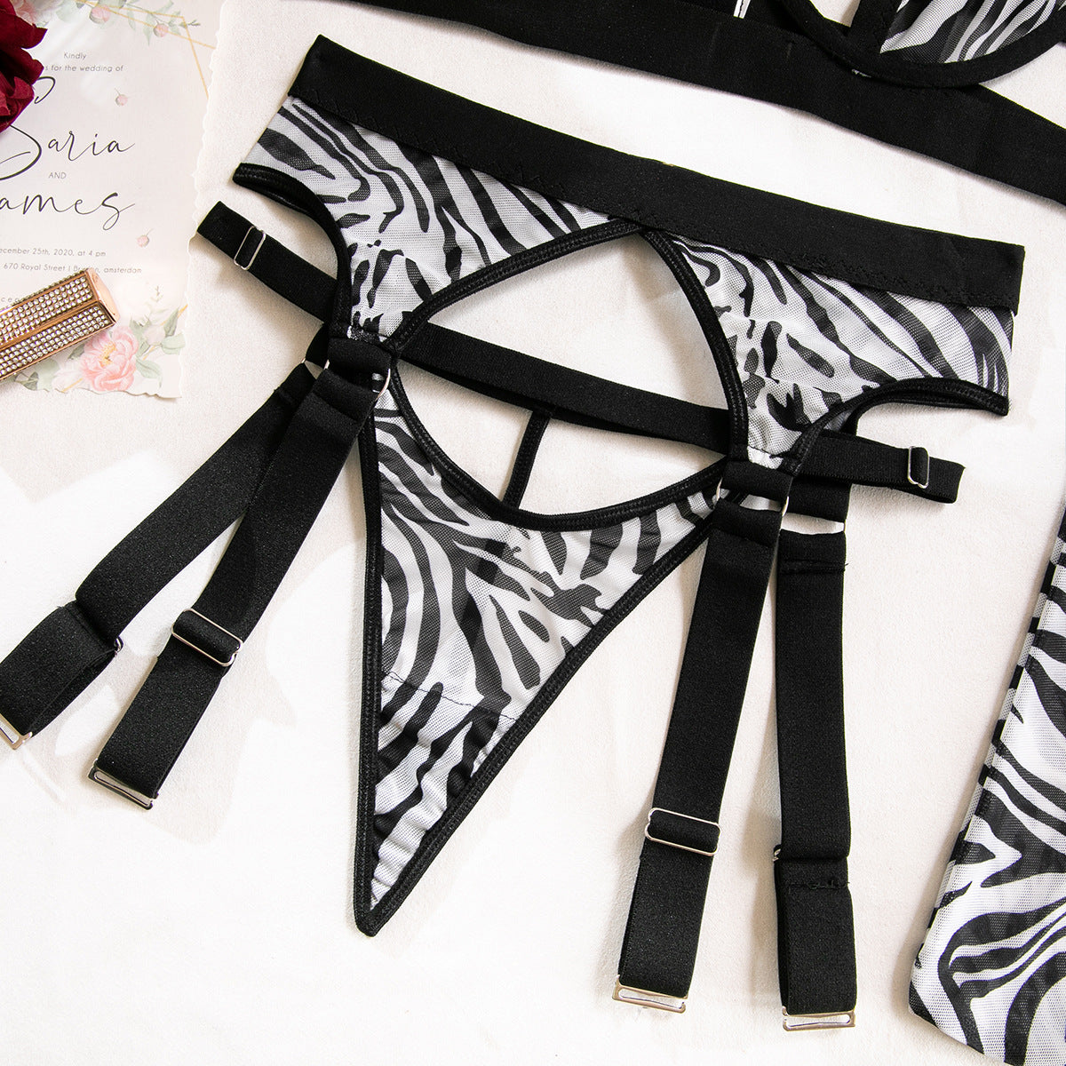 LADIES INTIMATE ZEBRA LINGERIE SET WITH STOCKINGS ZEBRA (SIZE S-L)