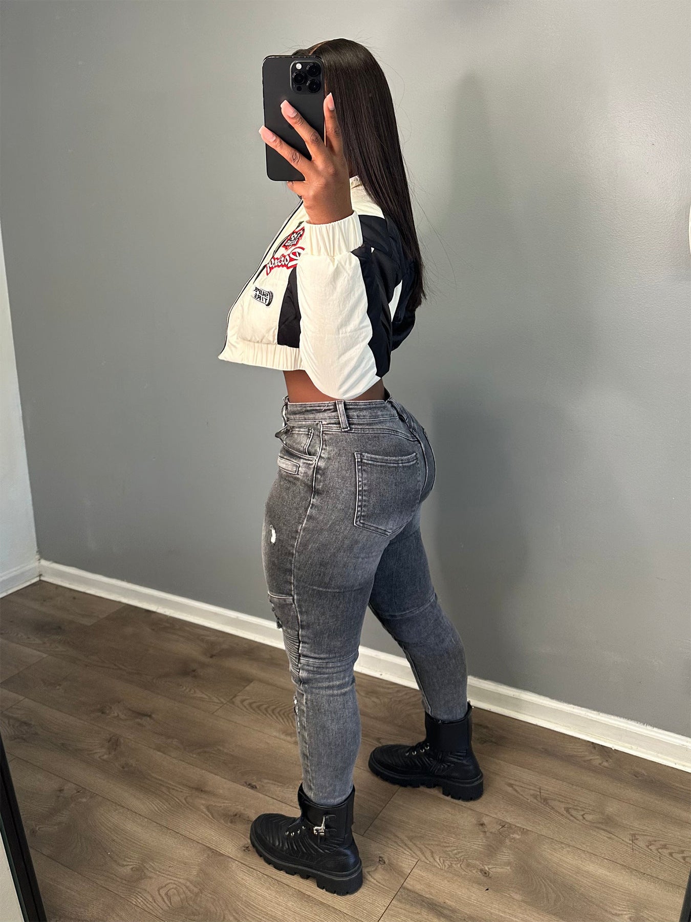 LADIES STRETCHY DISTRESSED JEANS BLACK (SIZE S-2XL)
