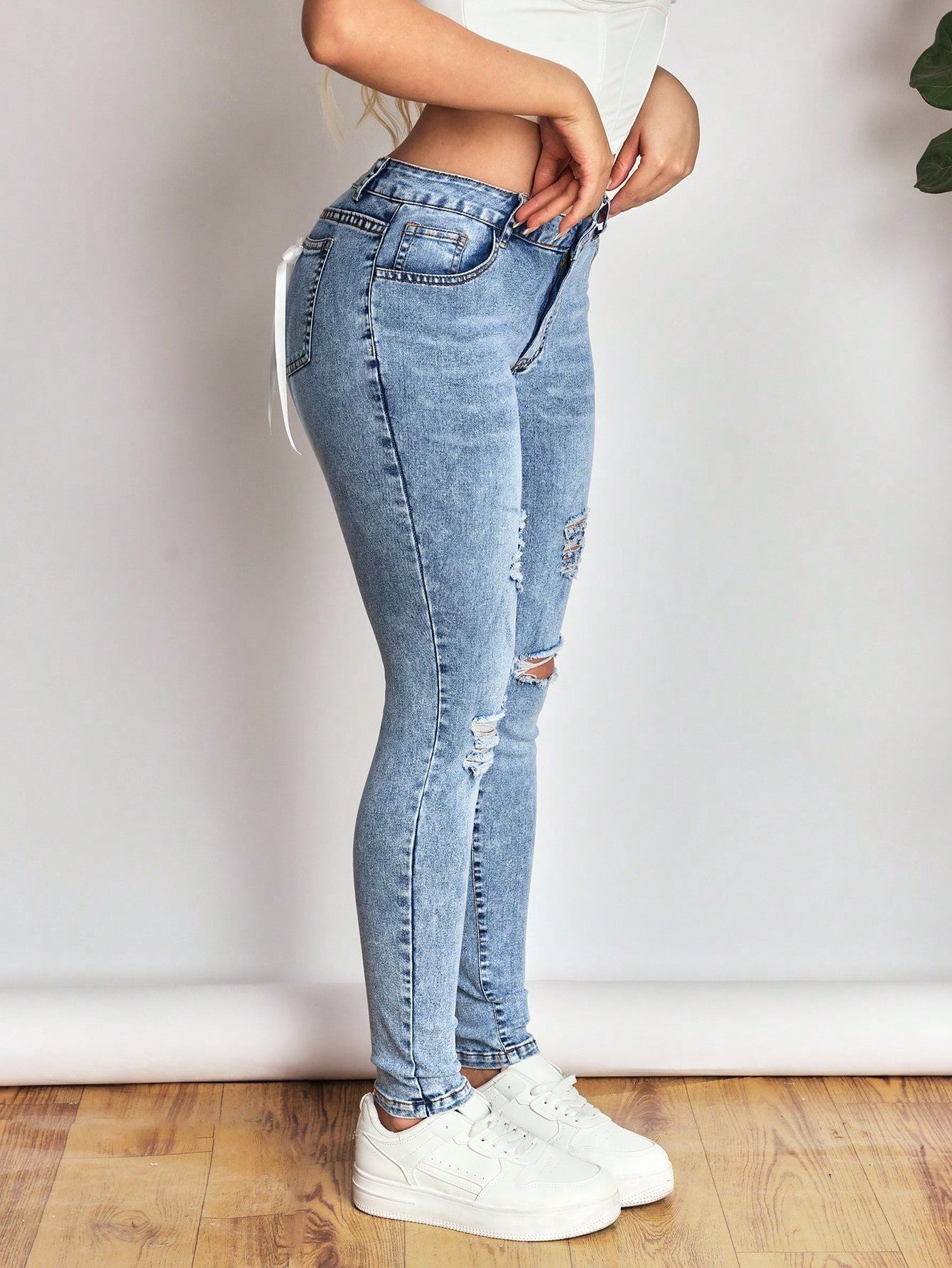 LADIES LIGHT BLUE DENIM JEANS LIGHT BLUE DENIM (SIZE S - XL)