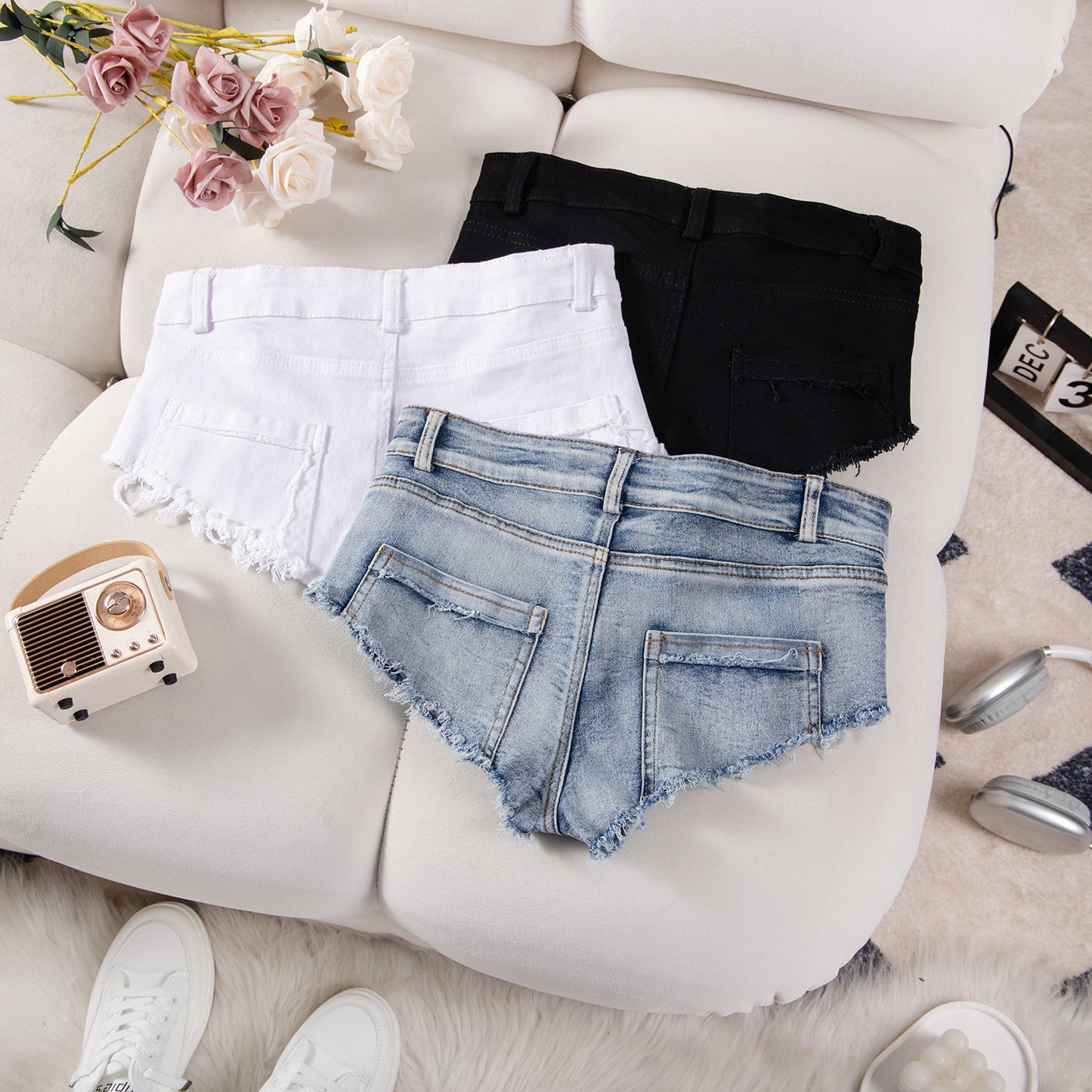 LADIES PLUS SIZE STRETCHY DENIM SHORTS WHITE / BLACK (SIZE S - XL)