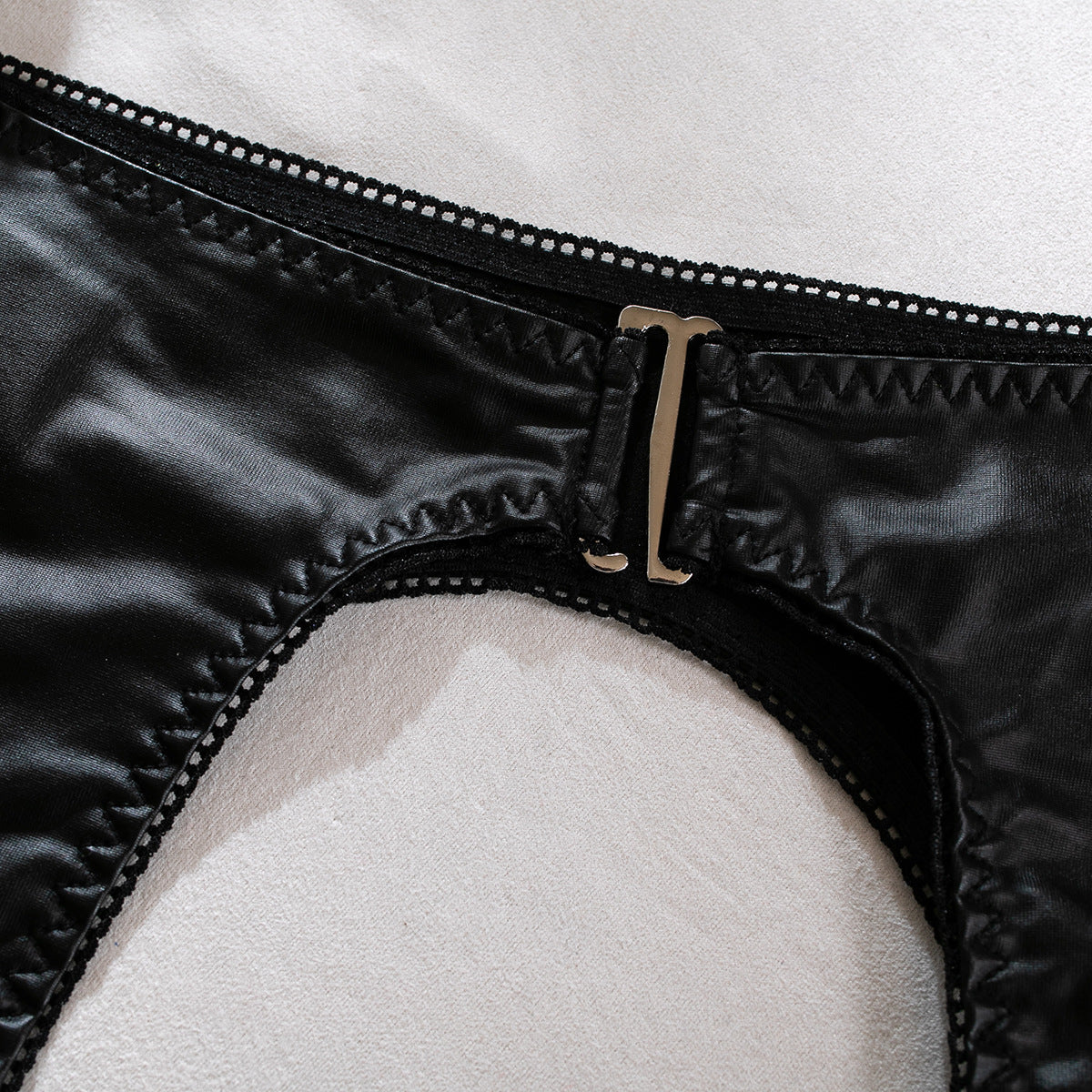 LADIES THREE PIECE PU LEATHER LINGERIE SET      BLACK      (SIZE  S-L)