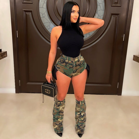 LADIES CAMO SHORTS & LEG COVERS               GREEN / BROWN            (SIZE  S - 2XL)