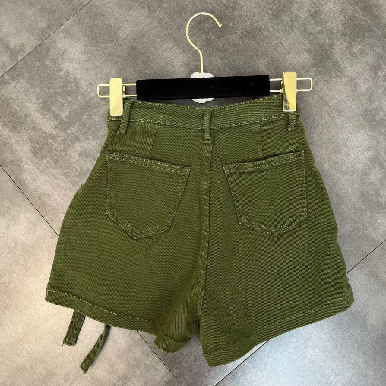 LADIES CARGO SHORTS        BLACK / GREEN        (SIZE  S - XL)
