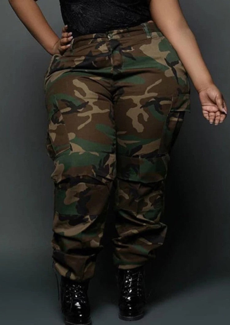 LADIES PLUS SIZE CAMO PANTS             GREEN CAMO             (SIZE  XL - 5XL)