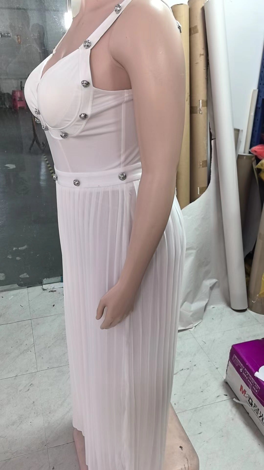 LADIES ONE PIECE SLEEVELESS JUMPSUIT             WHITE             (SIZE  S - XL)