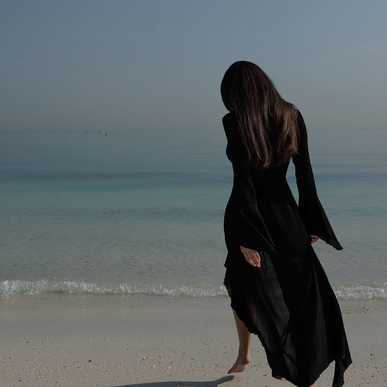LADIES LONG SLEEVE BEACHWEAR COVER UP DRESS            WHITE / BLACK            (SIZE  S - L)