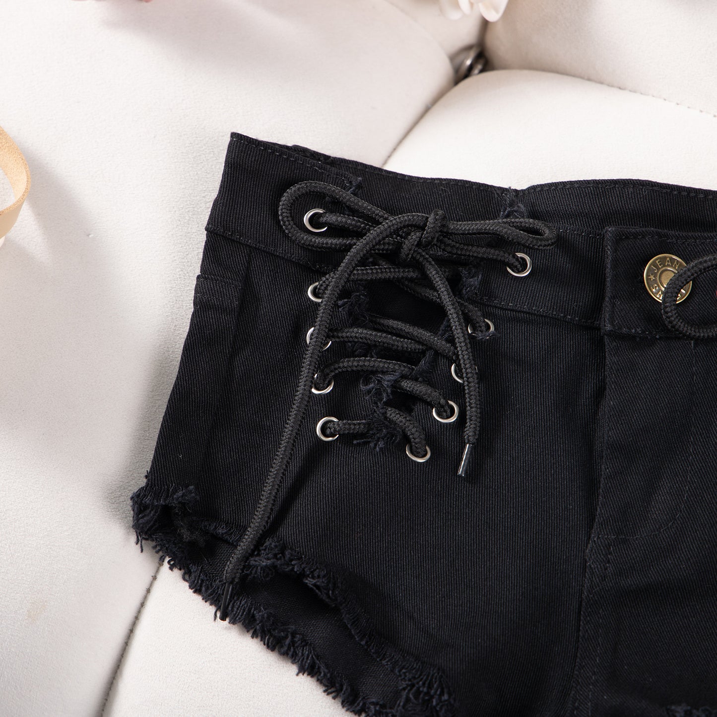LADIES PLUS SIZE STRETCHY DENIM SHORTS                         WHITE / BLACK                               (SIZE  S - XL)