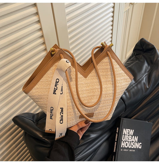 LADIES HANDBAG                               BLACK / KHAKI / COFFEE                         (40X25X12)